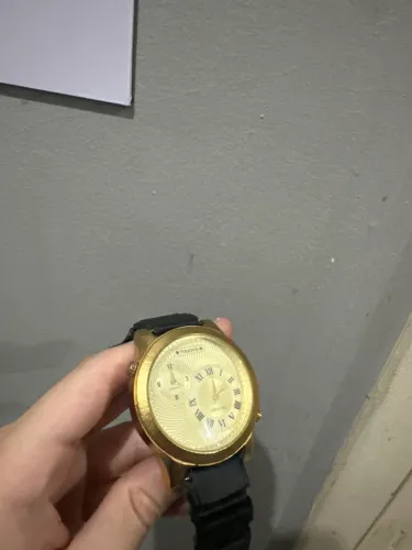 relógio dourado(marca touch)