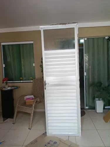 Porta de alumínio com vidro