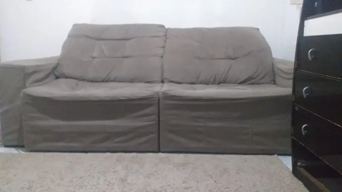 Vendo sofá bege retrátil 2 lugares