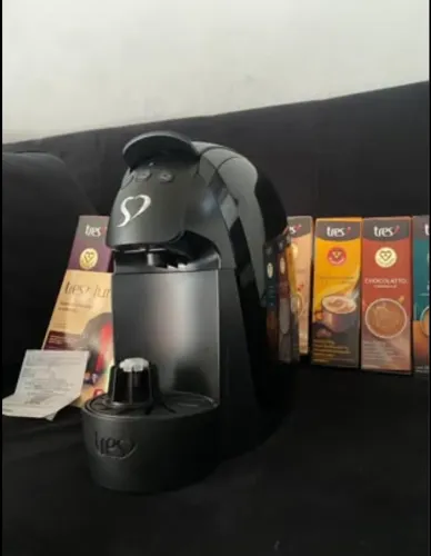 Cafeteira Três Corações Luna Preta + Brinde de 13 Caixas de Cápsulas | Estado de Nova