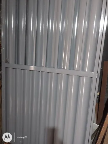 Portão de garagem de metalom ,novo,valor a negociar.