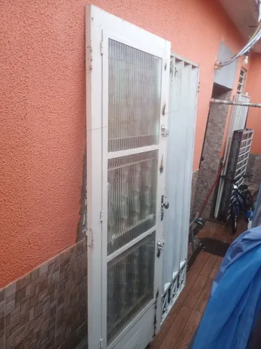 Porta de Aço com Vídro