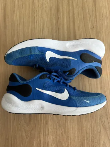 TÊNIS NIKE REVOLUTION 7