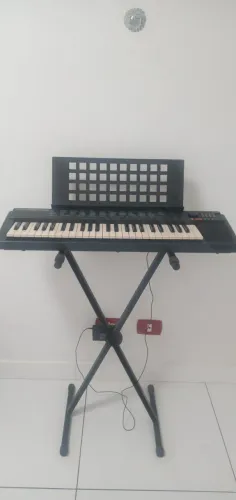 Teclado yamaha psr 75 praticamente novo.