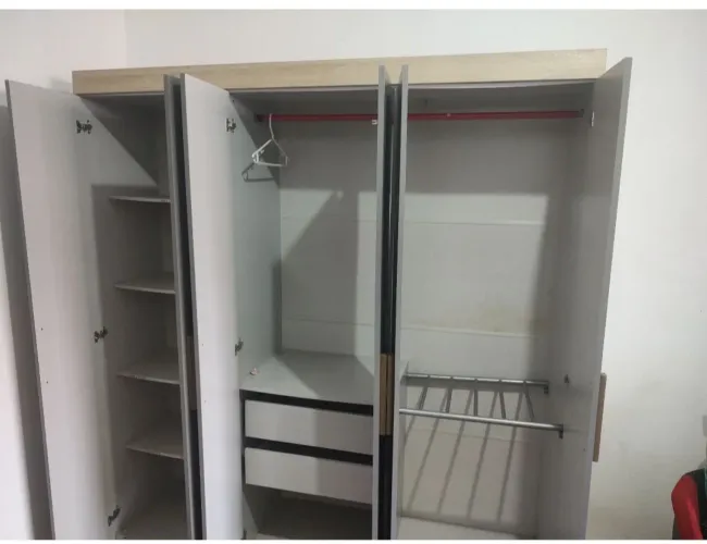 vende se um guarda roupa de 6 portas e duas gavetas retirar no parque América Grajaú 