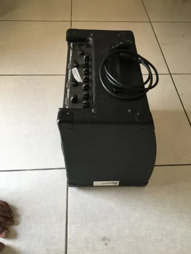 Caixa peavey kb2
