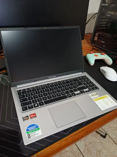 Notebook ASUS Vivobook 15 AMD Ryzen 7 5825U 16GB Ram 512GB SSD 15,6" FHD Cool Silver