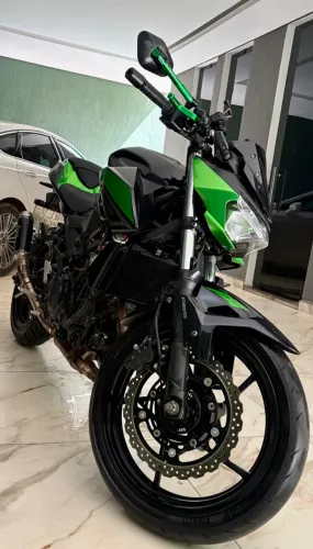 Kawasaki Z 400 2023 - nova único dono