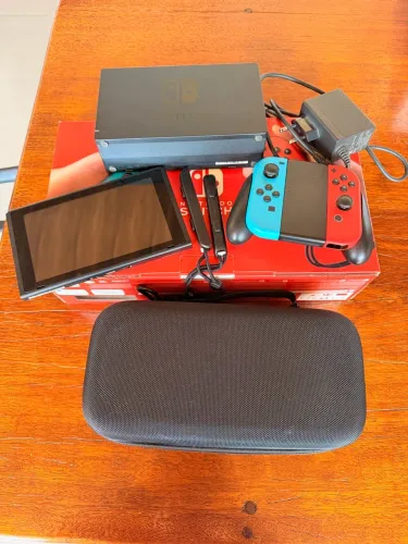 Nintendo Switch 1 - Usado com Caixa