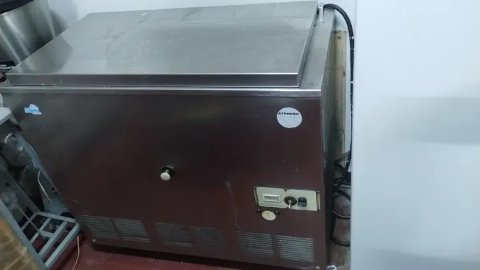Picoleteira carpigiani picolab 1000 tamanho de 8 formas de 28 cavidades.