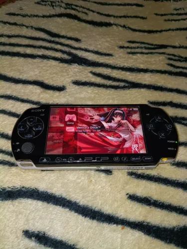 PSP 3001 - Cartão SD 32gb - Carregador/fonte original