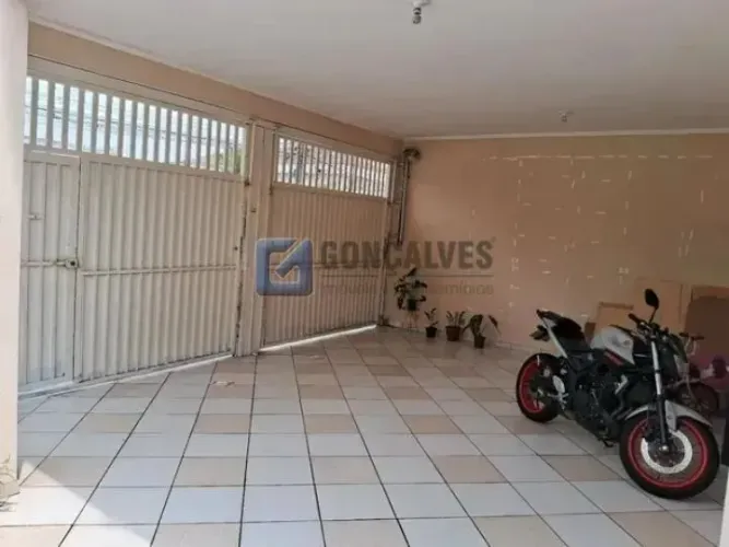 Sobrado à venda em Diadema Centro | 3 dormitórios, suíte, 3 vagas e acabamento em porcelan