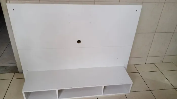 Painel para TV em bom estado