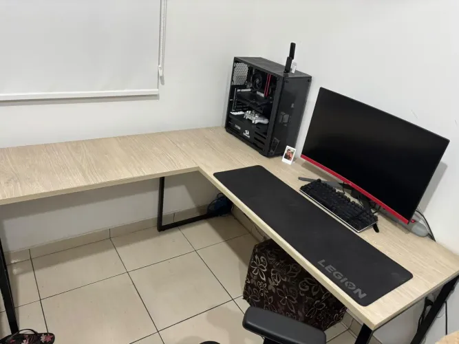 Mesinha/Escrivaninha em L de MDF