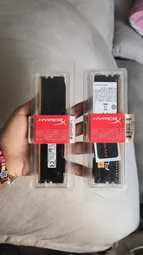 Duas memorias hyperx DDR4 4gb cada