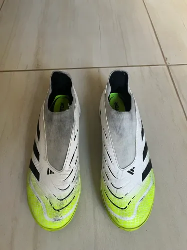 CHUTEIRA SEM CADARÇOS PREDATOR LEAGUE SOCIETY