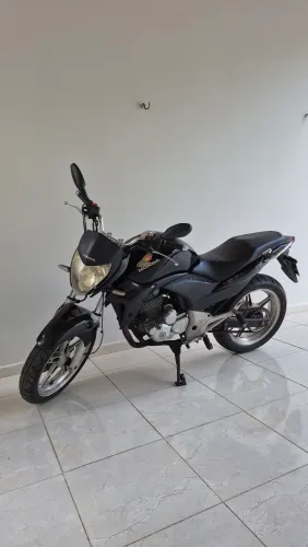 VENDO HONDA CB 300R - EXCELENTE ESTADO!