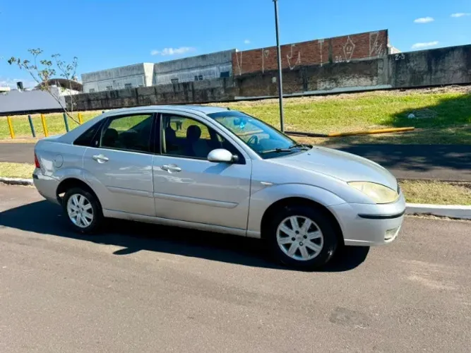Ford Focus Ghia Sed. 2.0 16v/ 2.0 16V Flex 4P 2006