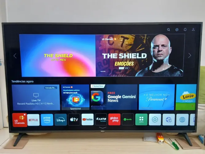 TV Smart LG 65 4K Impecável