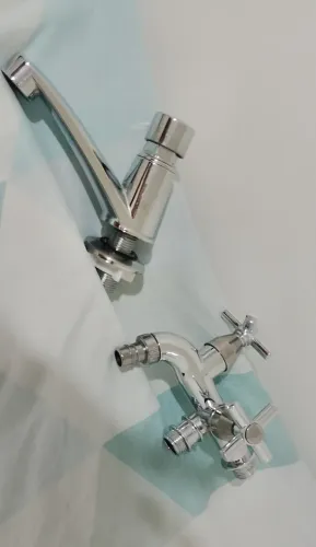 Torneiras Cromadas de PVC Tanquinho e Lavabo