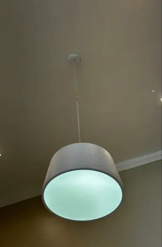 Lustre redondo branco