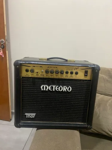 Amplificador Meteoro Thor Plus 35 W