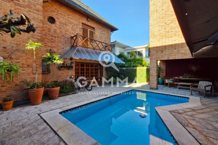 Linda Casa em Alto de Pinheiros ? Autêntico Estilo Inglês