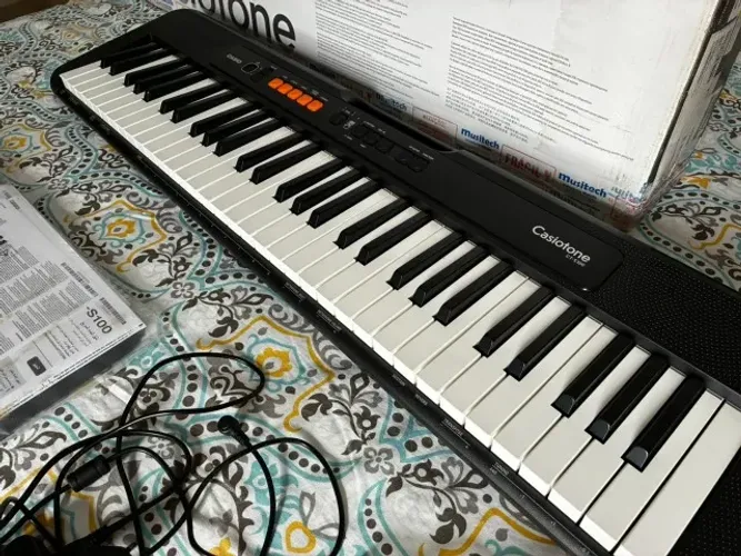 Teclado musical Casio Casiotone CT-S100 61 teclas preto