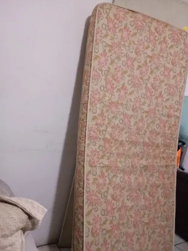 Vendo colchão de solteiro