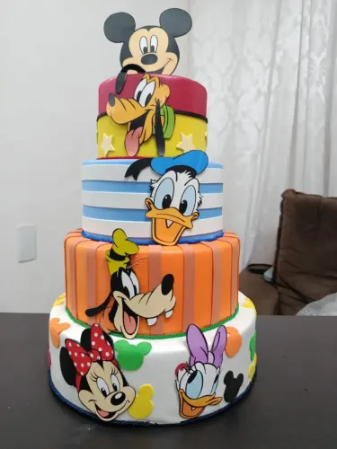 BOLO FAKE ANIVERSÁRIO TURMA DO MICKEY. 