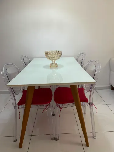 Mesa com 4 cadeiras