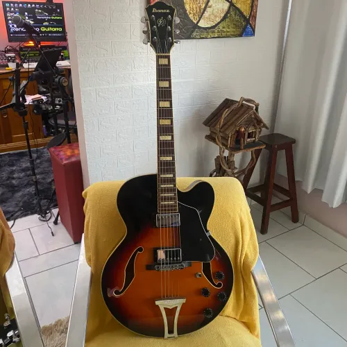 Guitarra ibanez semi acustica AF 75