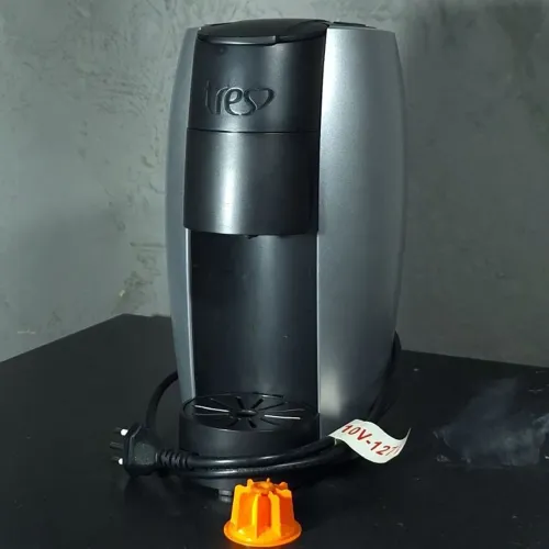 Cafeteira de cápsula três corações