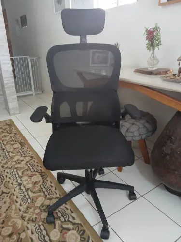 CADEIRA DE ESCRITÓRIO ERGONÔMICA DIRETOR GIRATÓRIA COM APOIO LOMBAR, E BRAÇOS AJUSTÁVEL,