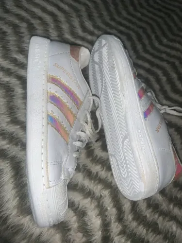 Tênis adidas Superstar branco número 35