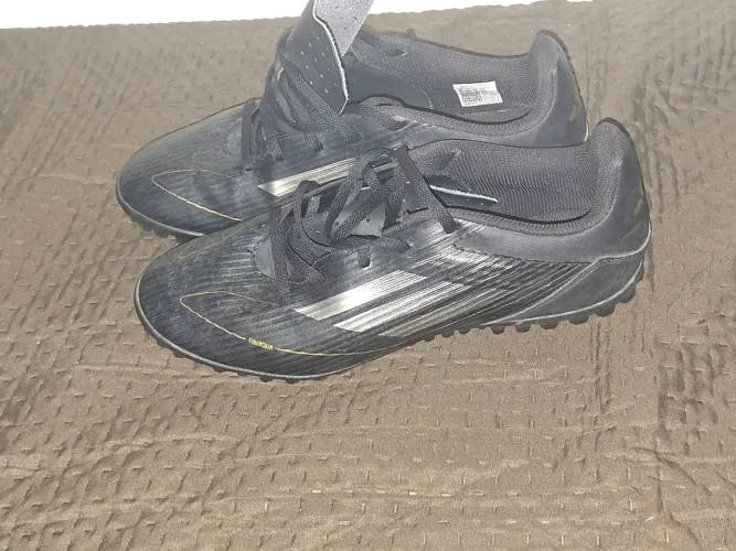 Chuteira society adidas