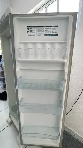 Geladeira/Refrigerador Esmaltec 27L