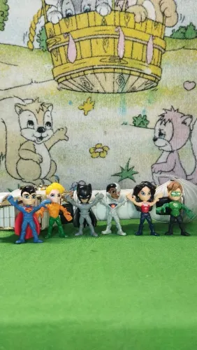 Mini Bonecos Liga da Justiça Brinde Kinder Ovo