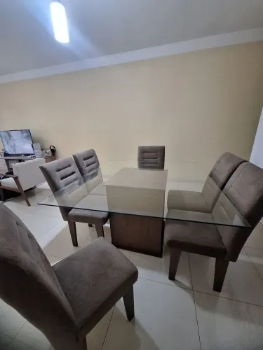 Mesa quadrada 6 lugares - Excelente estado