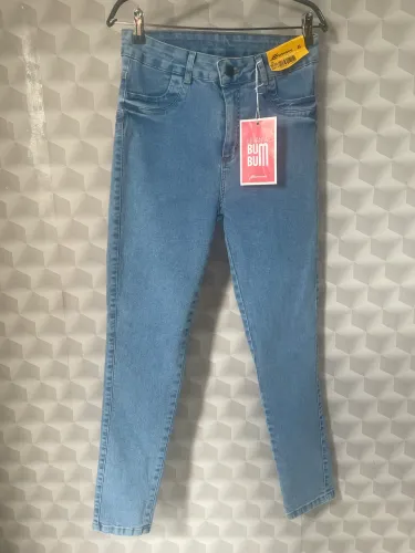 Calça jeans feminina sawary azul modelo levanta bumbum corte skinny