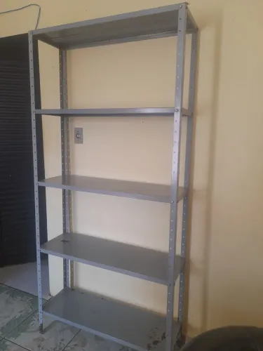 Estante de aço (prateleira).