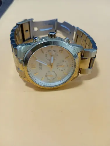 Relógio GUESS dourado, modelo U13578L1