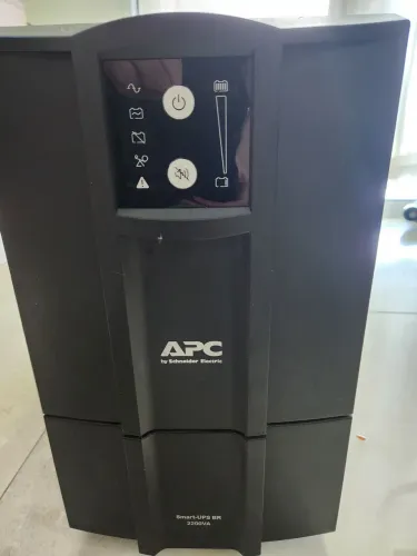 Nobreak APC Smart-UPS BR de 2200VA