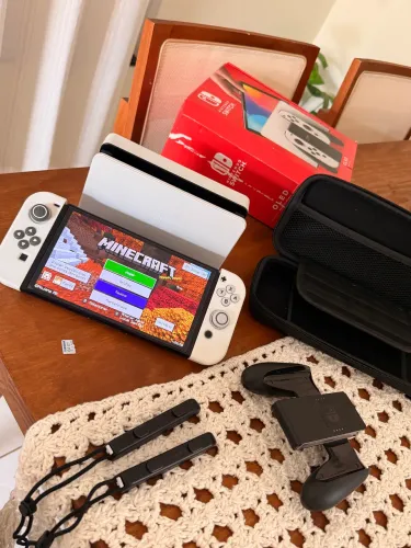 Nintendo Switch OLED 64gb + Cartão SD 64gb - NÃO É DESBLOQUEADO