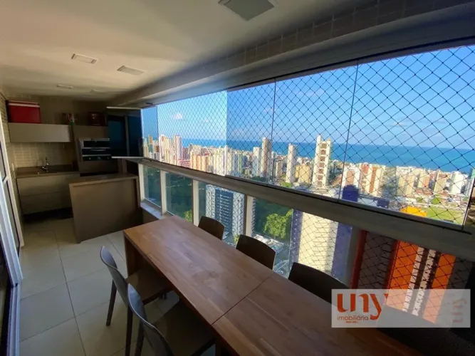 Apartamento em andar alto com 3 suítes e 3 vagas em condomínio clube no Miramar