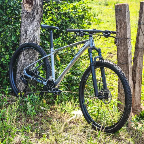 Bicicleta MTB Sense React Pro, Shimano Cues 2X9, Nova