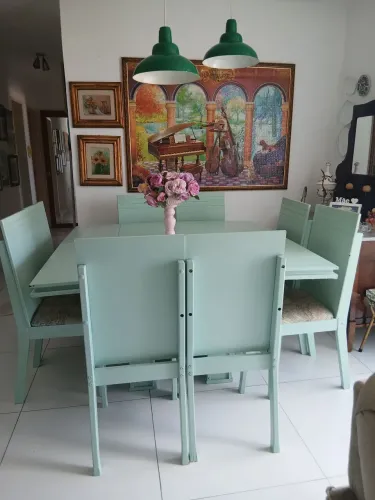 Mesa de jantar com 6 cadeiras 
