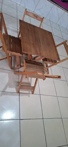Mesa dobrável envernizada