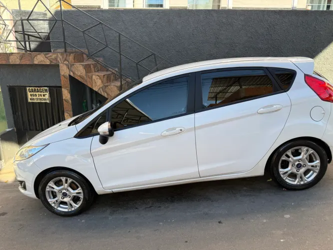 Ford Fiesta 1.6 16V Flex Aut. 5P 2014