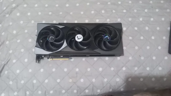Rtx 5080 msi gaming pego placa inferior na troca leia descrição.
